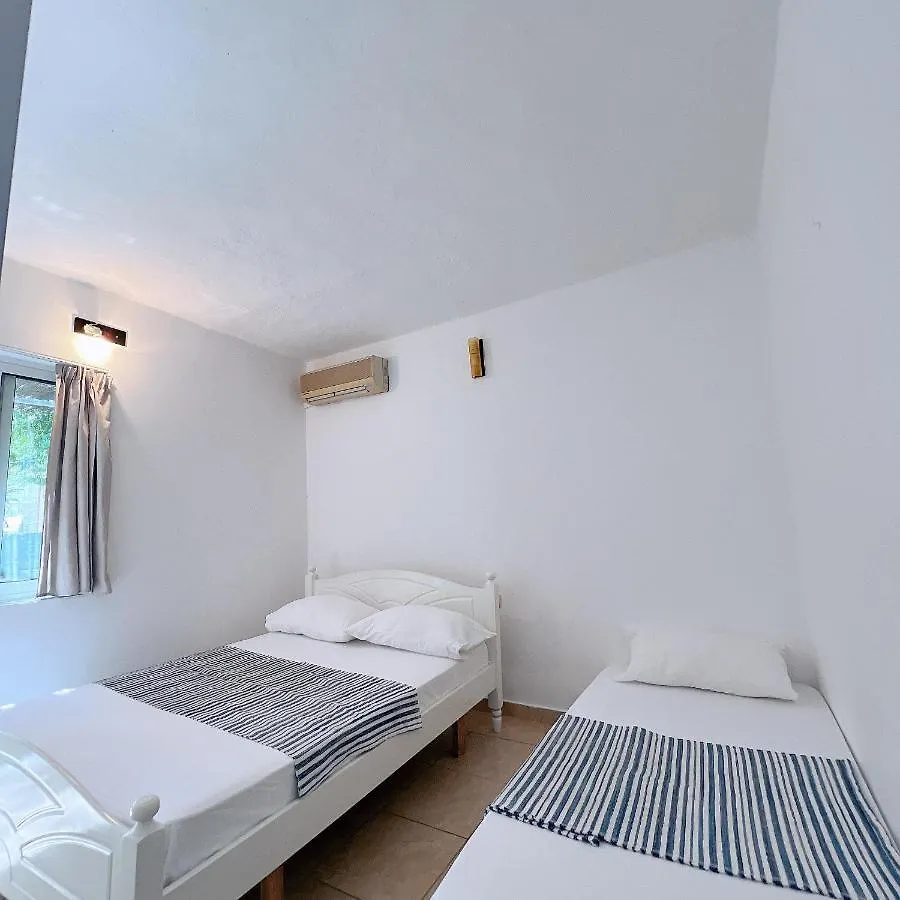Garden Villa Naza Piqeras