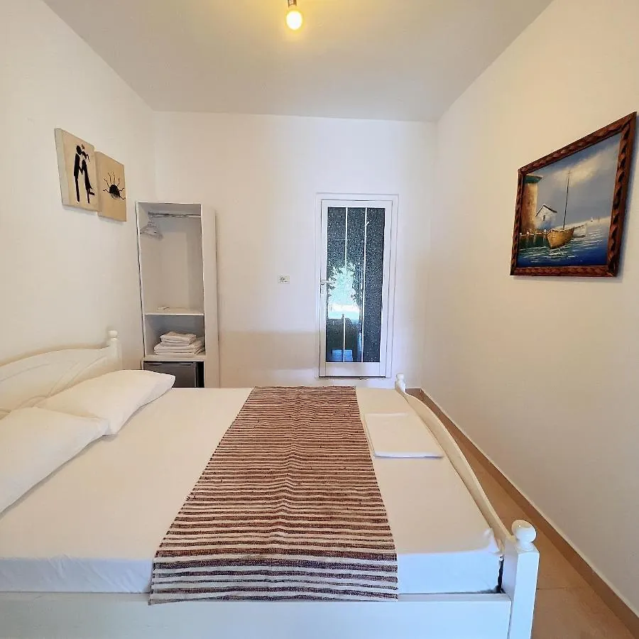 Garden Villa Naza Piqeras