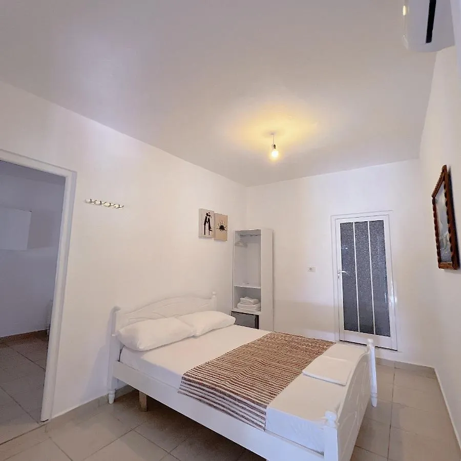 Hotel Garden Villa Naza Piqeras Albanië