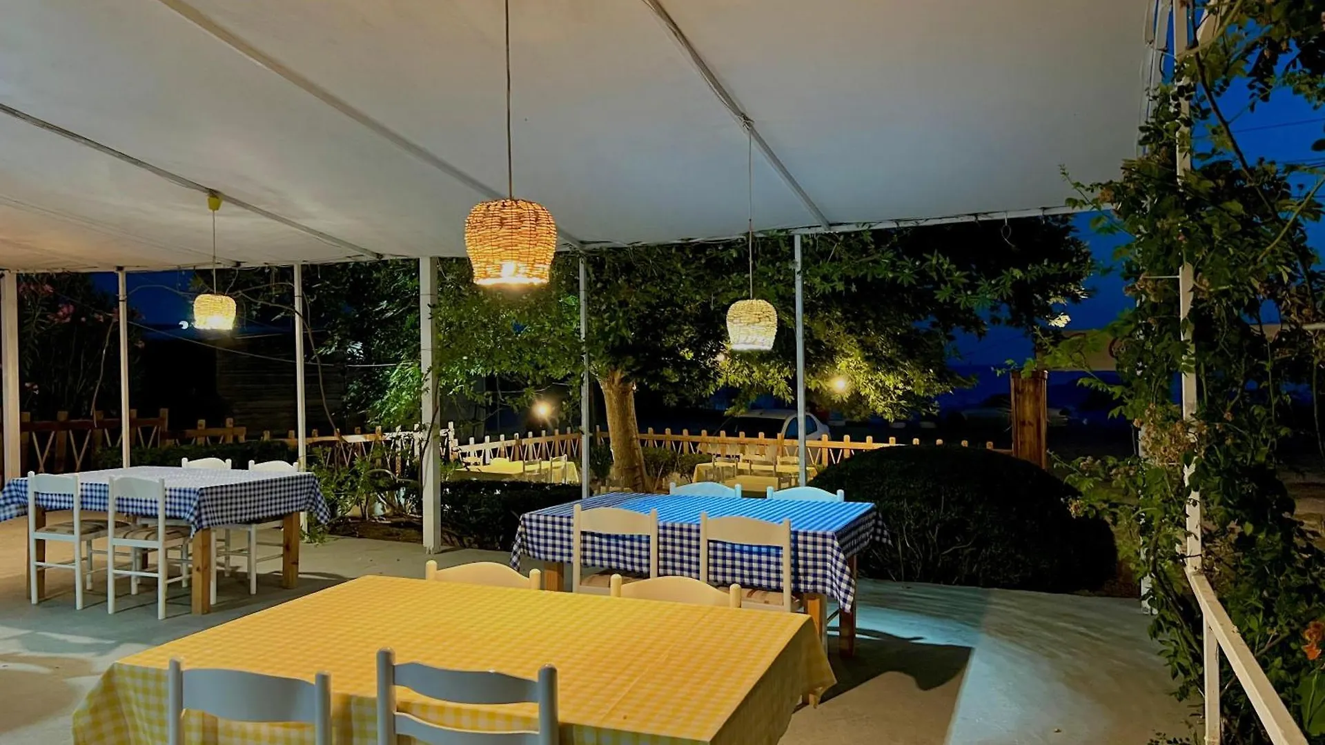 Garden Villa Naza Piqeras Hotel